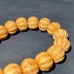 -灵彩珠宝(朗香街店)