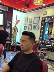-东方先生国潮男士理发馆