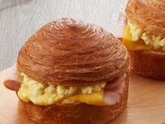 培根蛋堡可颂-瑞幸咖啡(临海市银泰城店)