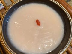 -老牌坊云南鱼豆花火锅(爱建店)