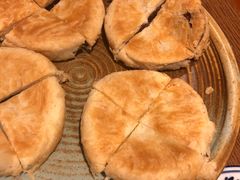 手工鲜花饼-滇越乘象云南餐厅(次渠店)