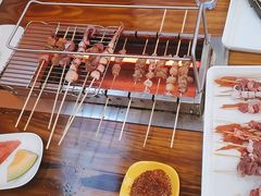 -哈尔滨小酒馆·鲜肉现穿自助烧烤(康新花园店)