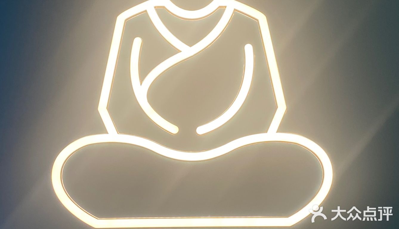 一叶亦花🌸有夜光杯的本土茶饮