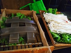 -尚尚仙·酸汤猪手·猪肚鸡火锅(华联万柳购物中心店)