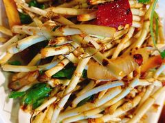 -野山舂·贵州现舂酸汤火锅(鸿通城店)