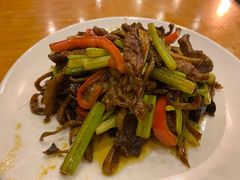 茶树菇炒牛柳-牧羊餐厅