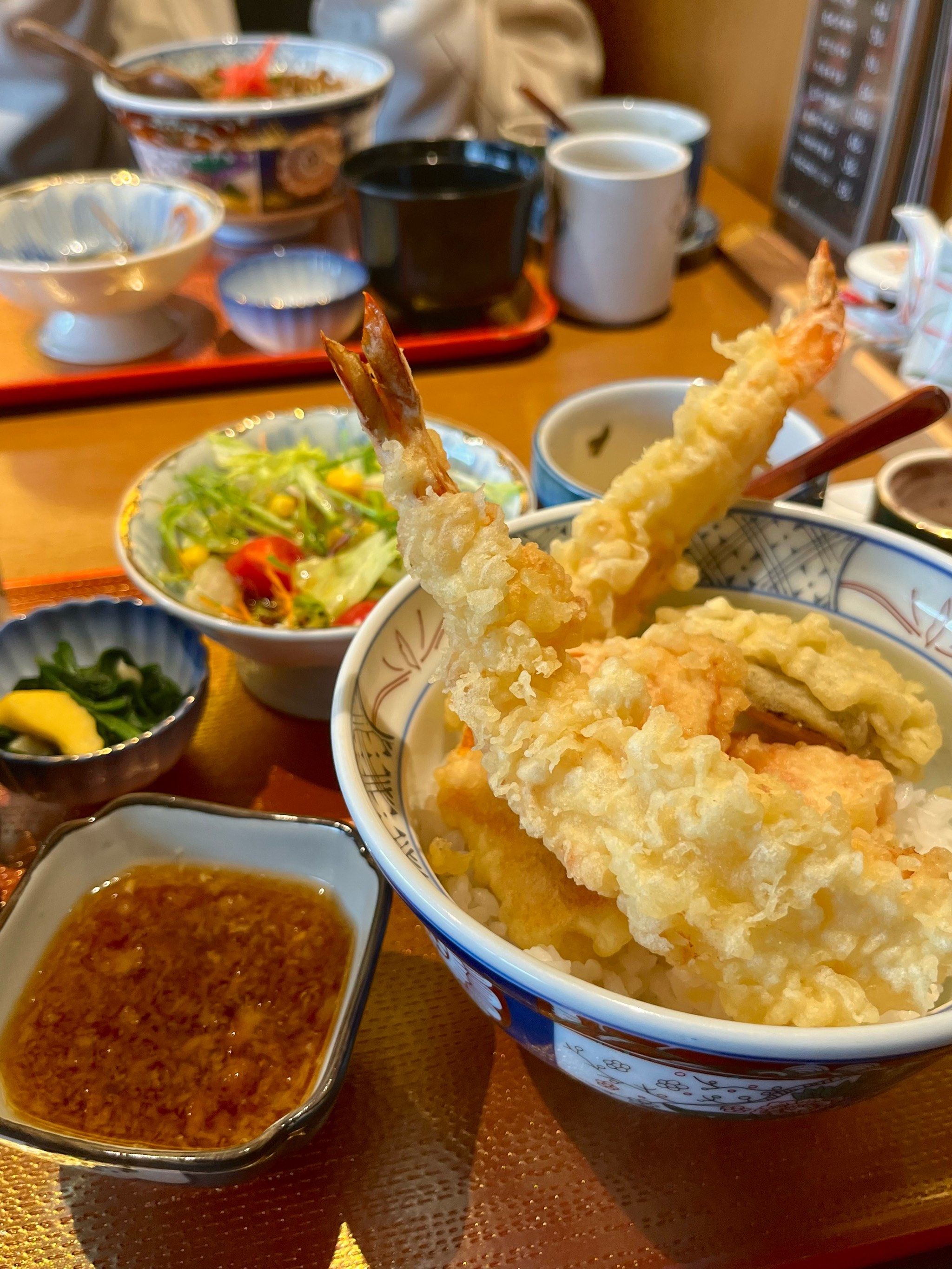 喜欢这种有蘸汁的天妇罗盖饭