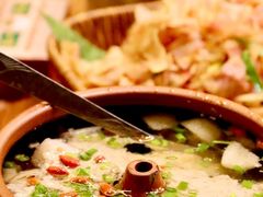 -老滇山寨•云南特色菜•地方菜•民族风情歌舞表演(金碧店)