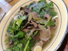 -大众跷脚牛肉馆·非遗传承单位(峨眉山店)