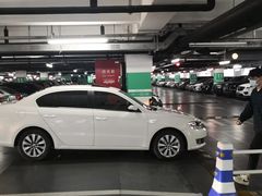 -虹桥火车站-停车场