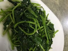 清炒地瓜叶-四川小胡子海鲜(丁村万人海鲜广场店)