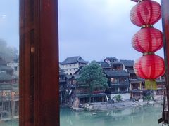 -临江餐馆二楼美食部落