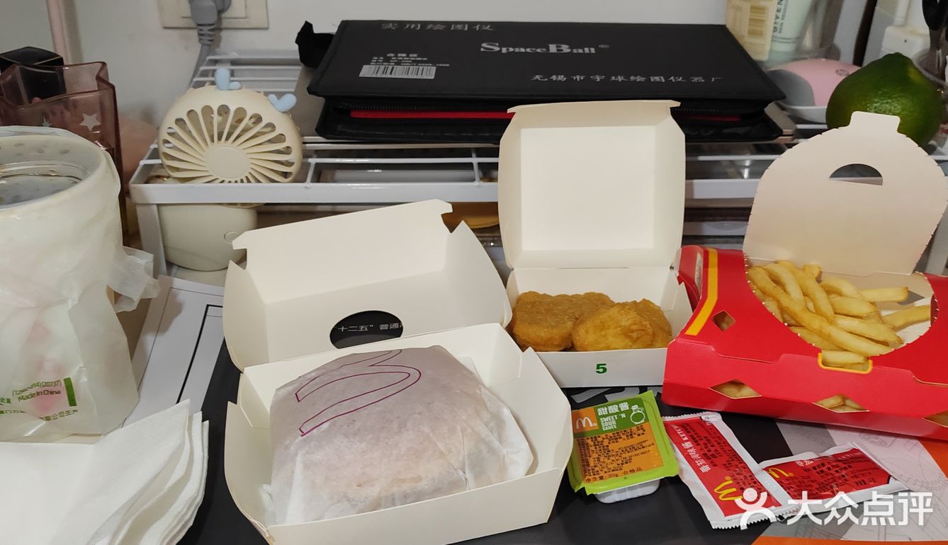 校园午餐小瞬间