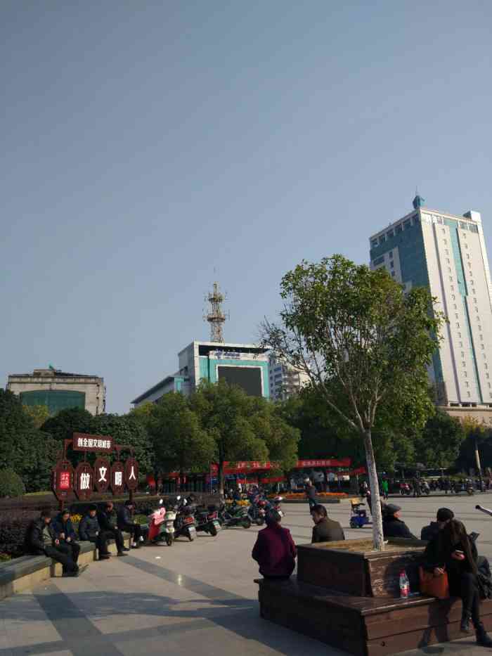 文化广场-"文化广场是嵊州市民聚会早锻炼的好去处,属.