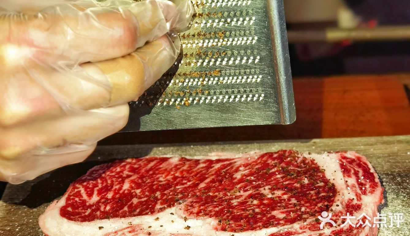 没错了，就是这一刀！现切和牛烧肉天花板