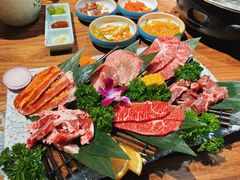 黑牛六拼-明洞阿姨·韩式酱蟹烤肉·创意料理(三元桥店)