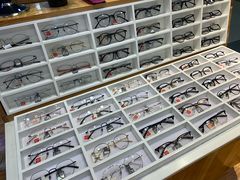 -MiRi眼镜连锁·蔡司·尼康控优点合作店(莘庄店)