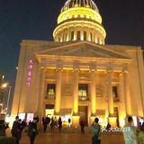 天津音乐厅给人的第一感觉是高，大，上