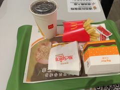 -麦当劳(上海虹桥站30B检票口楼上)