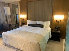 -上海滴水湖皇冠假日酒店