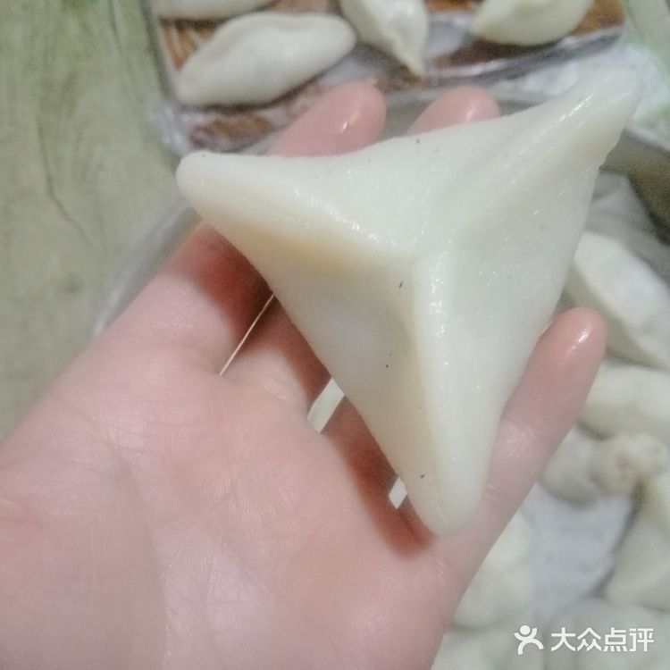 太好了，到菜市场买些菜，做好馅料，将年糕蒸熟
