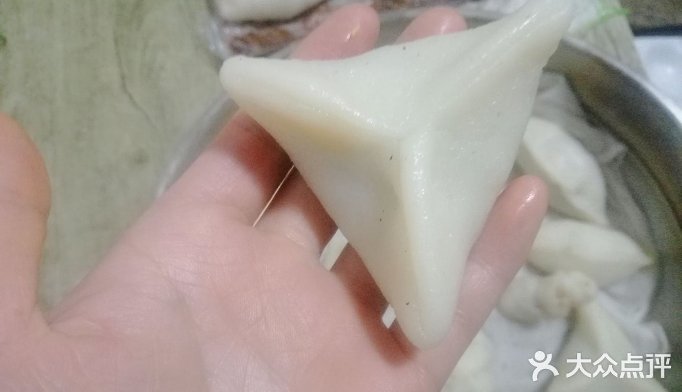 太好了，到菜市场买些菜，做好馅料，将年糕蒸熟