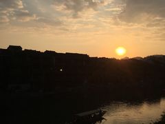 -临江餐馆二楼美食部落