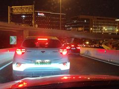 -虹桥火车站-停车场