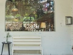 -彳亍咖啡·这里(水湾路店)