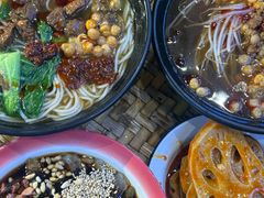 -爆炸头阿姨小四川正宗川味小吃(无任何分店)
