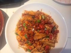 -阿瓦山寨·湘菜现炒·剁椒鱼头王(咸阳总店)