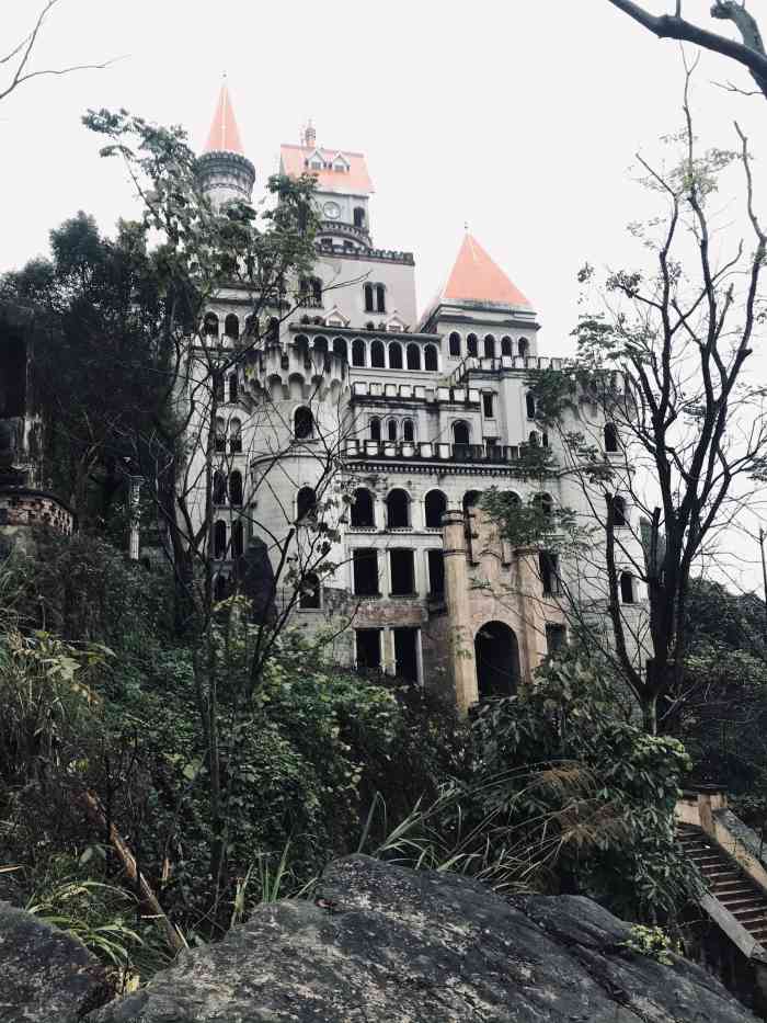 霸下意城堡-"谁从小没有一个心中的城堡呢!爬完尖刀山.