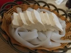 -洞庭洲·防空洞火锅·烧烤·铜锅涮肉(新百广场店)