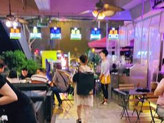 大堂-何师烧烤·香辣蟹·川菜·30年老品牌(太古里旗舰店)
