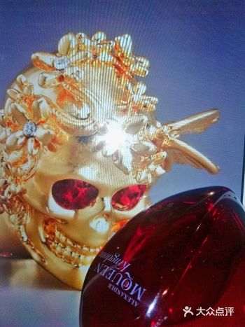 希望哪天它能出现在国内麦昆的专柜上