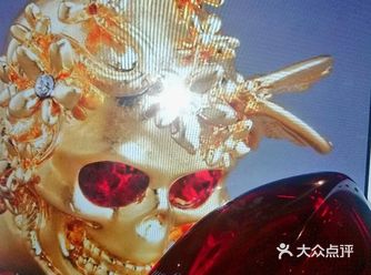 希望哪天它能出现在国内麦昆的专柜上