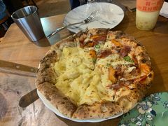 狂野拼榴莲披萨-盘炉forenza·云贵川融合小食堂 ( 钟楼中柳巷店)