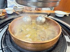 菌菇鸡煲-阿山卓·野生菌火锅·纳西火塘烤肉