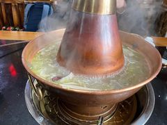 -果松木炭酸菜铜火锅·外婆参鸡汤