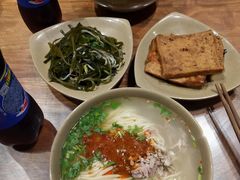 -亮亮面馆(经六路店)