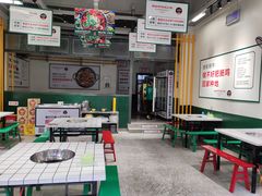大堂-晓彭肥肠鸡·泡椒鸡火锅(水木天地店)