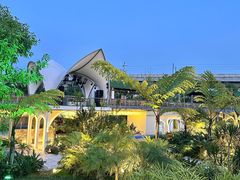 -茅草房·河畔园林火锅