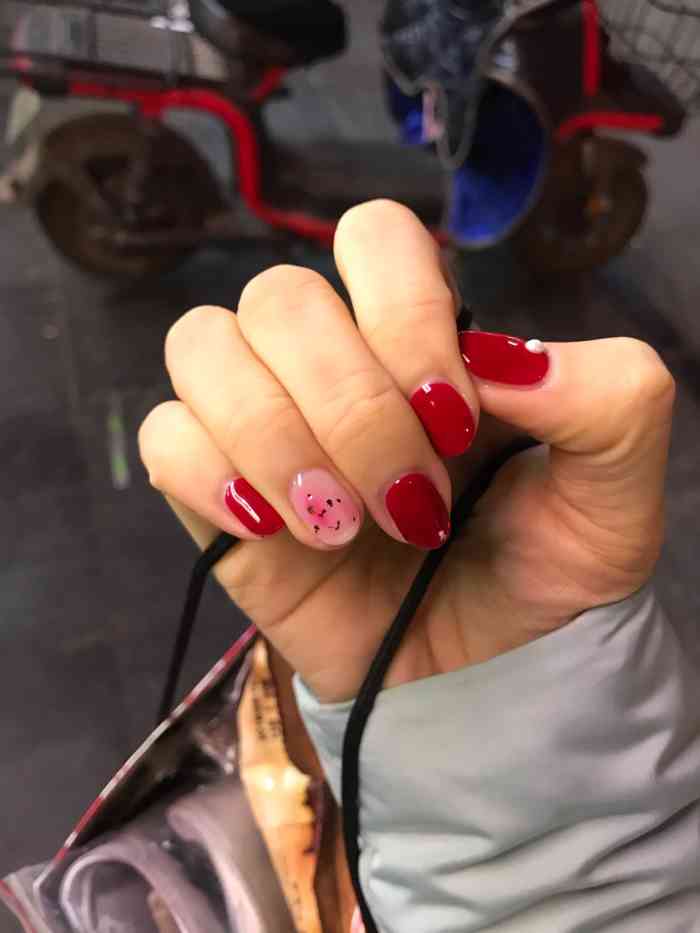 美甲技师服务很细心,指甲做的也很好哦!