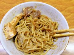 -松树干拌面店