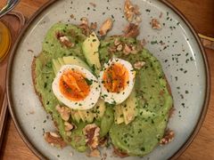 牛油果煮蛋吐司-RAC BAR(安福路店)