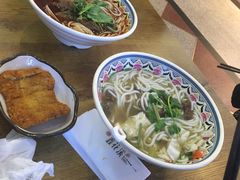 -鑫花溪牛肉米粉(人民广场店)