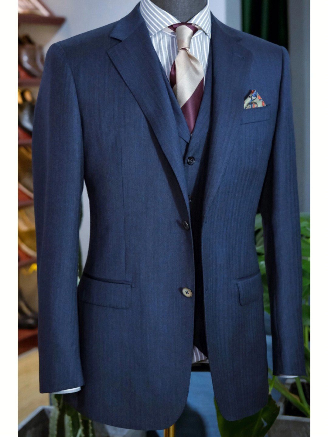 墨蓝色西服马甲