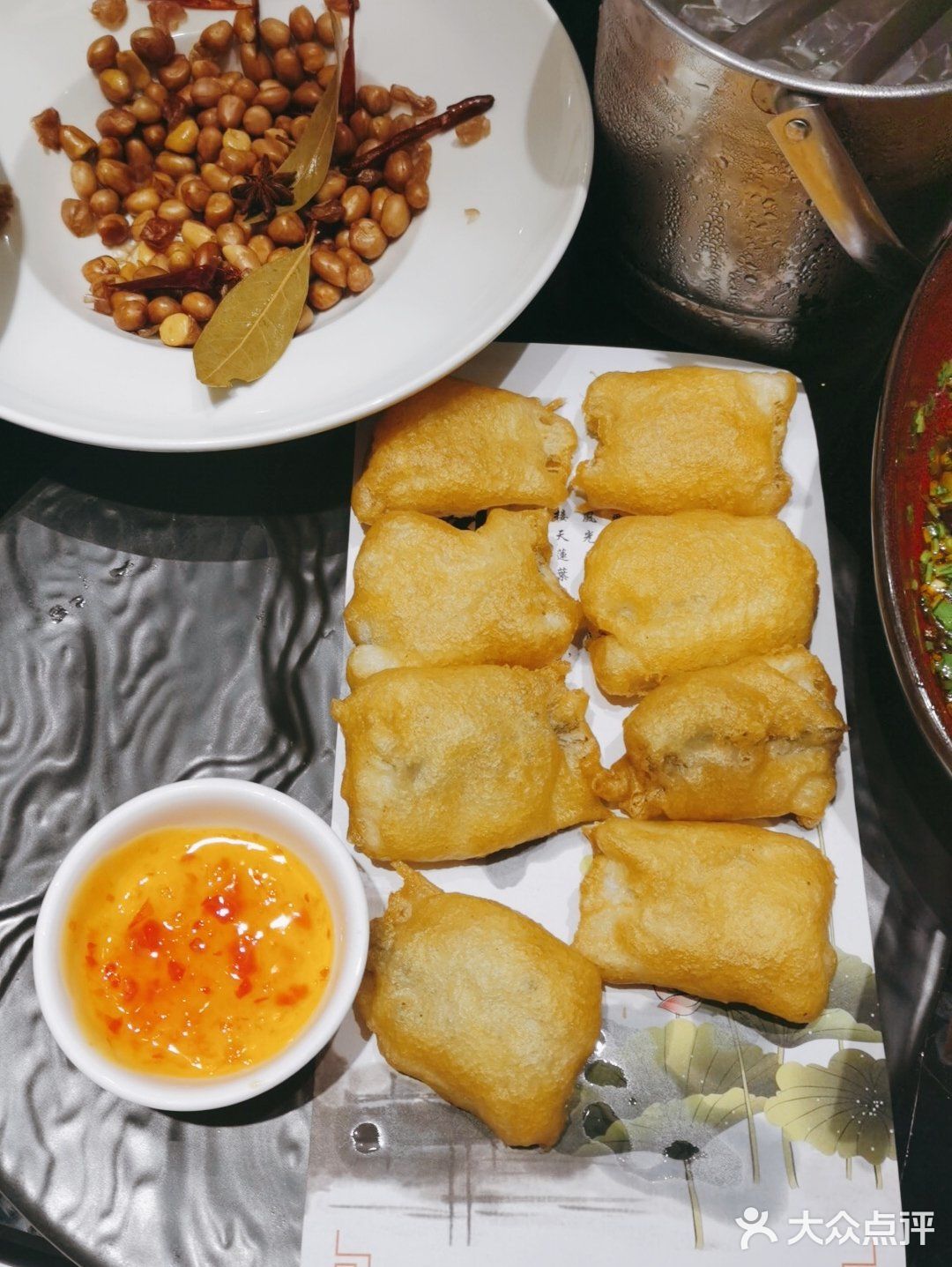 晚上人很多，菜品价格非常公道