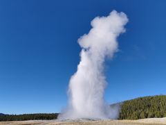 -老忠实间歇泉