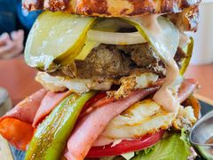 双蛋指椒牛肉汉堡-魏斯理汉堡(西安沣东吾悦店)